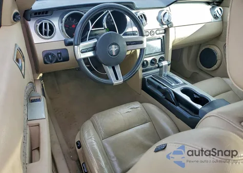 2008 Ford Mustang z USA, uszkodzony, nr VIN 1ZVHT80N885128227